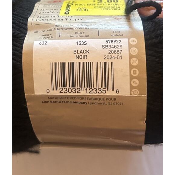 LION BRAND Black Noir Wool Ease Yarn 3 Skein 6 oz Super Bulky Wool Acrylic Vtg - Picture 4 of 6